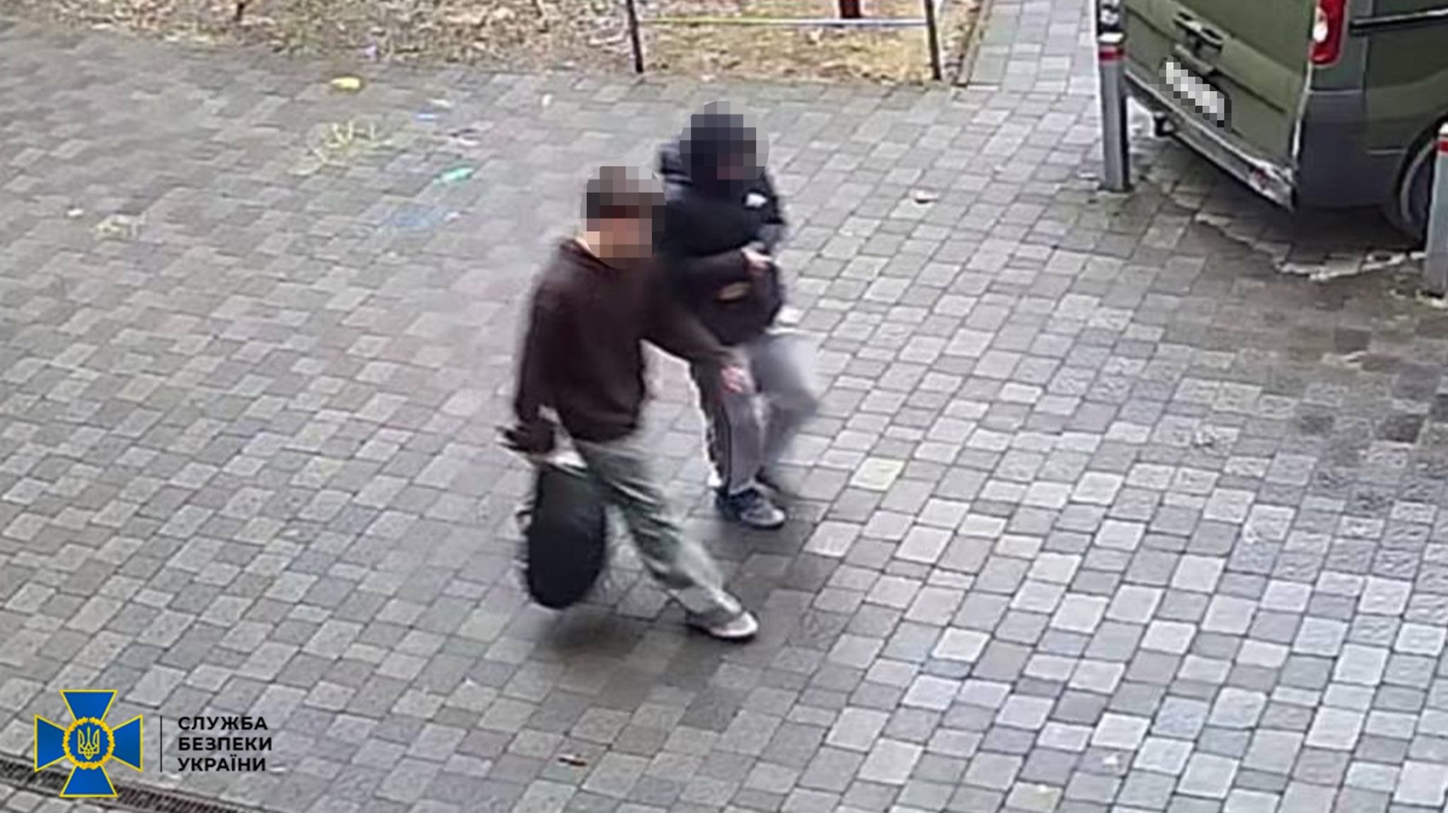 Zwei Jungen in der Ukraine auf einem Überwachungsvideo Zwei Jungen in der Ukraine auf einem Überwachungsvideo