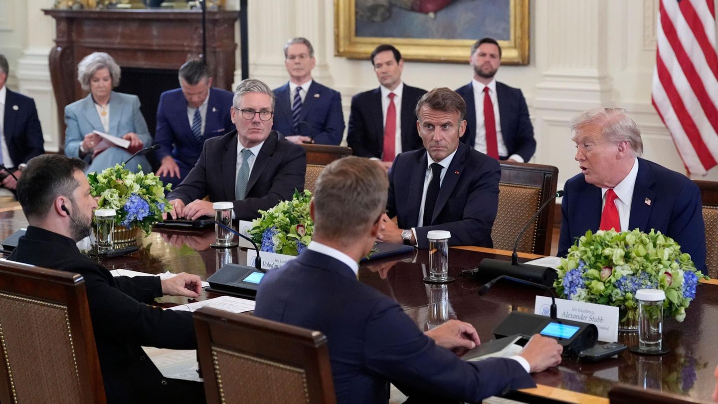 Ukraine summit: Pictures of the meeting in the White House