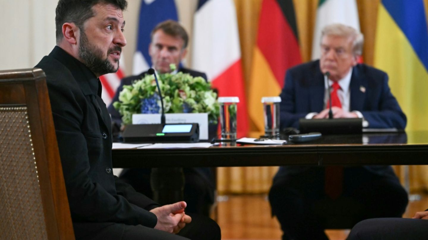Selenskyj (mit Macron und Trump im Hintergrund)