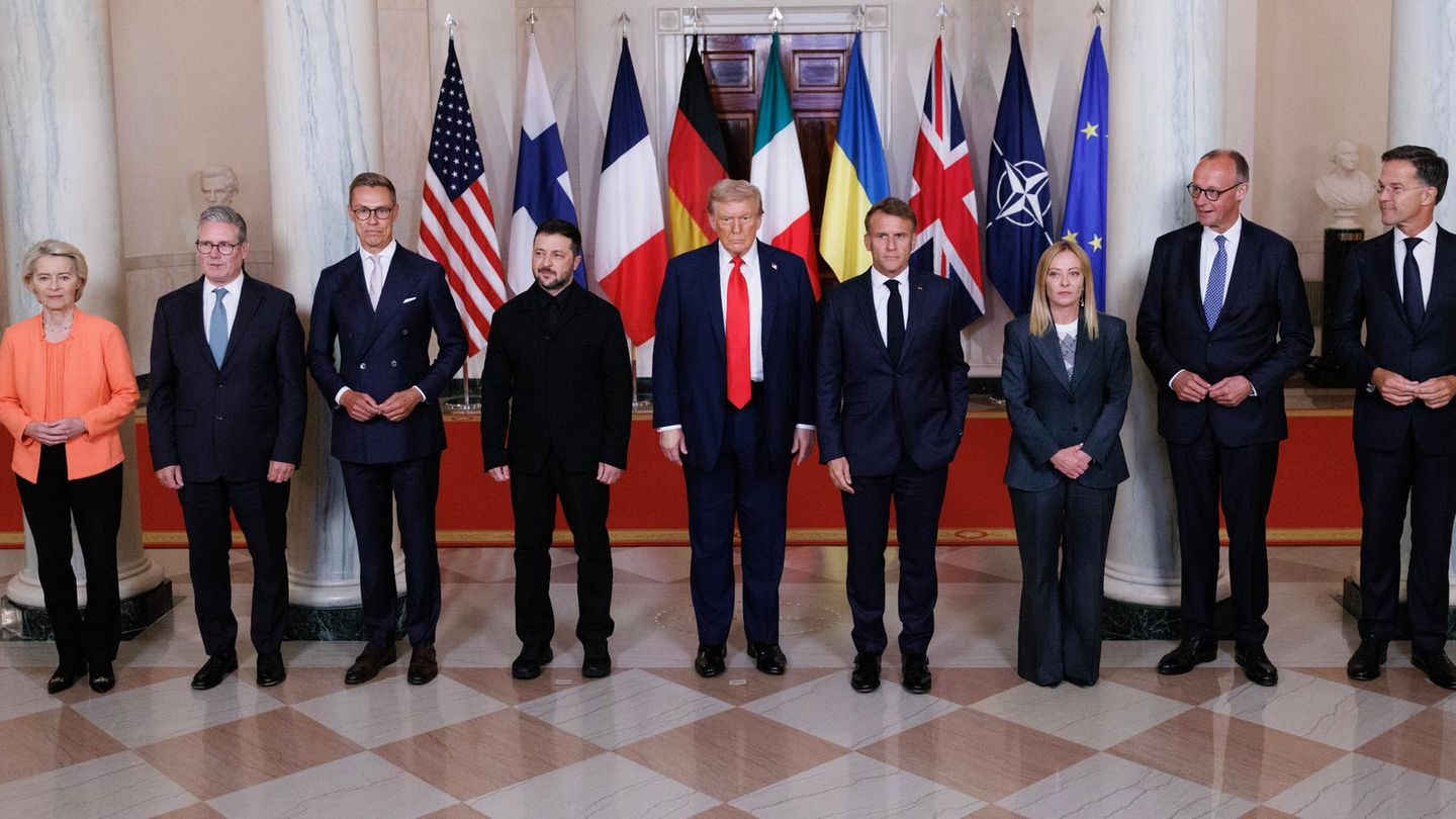 Selenskyj: Gruppenbild beim Ukraine-Gipfel