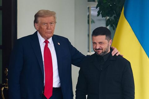 Selenskyj (rechts) neben mit Donald Trump