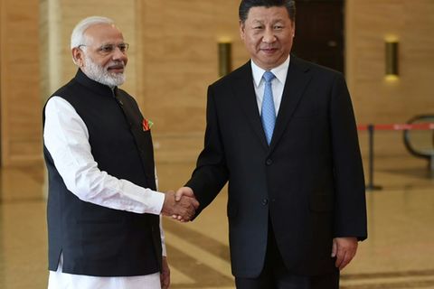 Modi (l.) und Chinas Präsident Xi Jinping 2018 in China