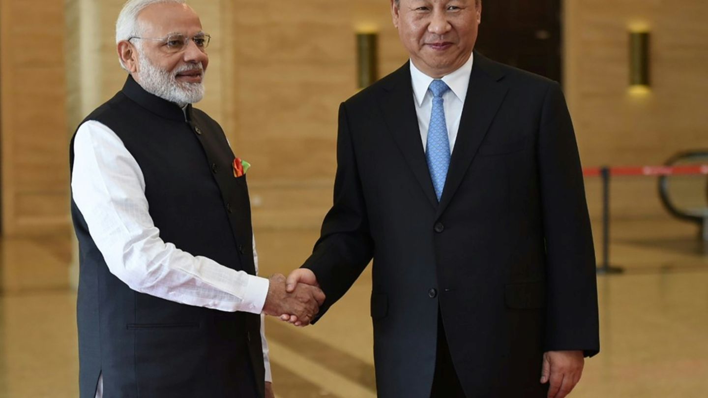 Modi (l.) und Chinas Präsident Xi Jinping 2018 in China