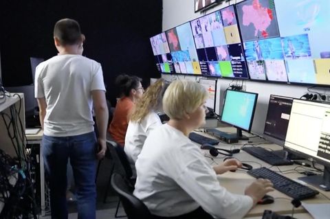 Ukraine-TV flieht in den Keller – damit Livebericht zu Trump weitergeht