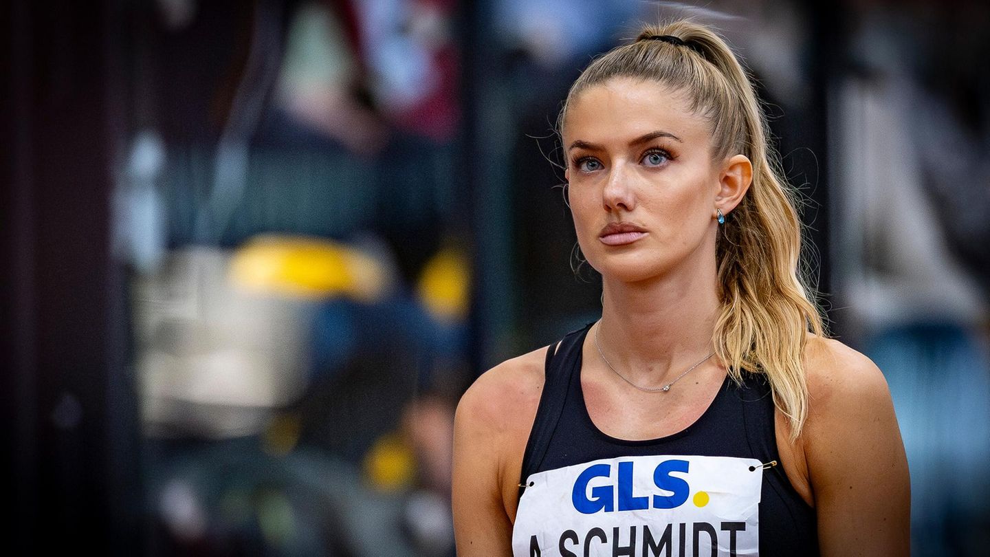 Sprinterin Alica Schmidt steht an der Startziele vor einem Rennen