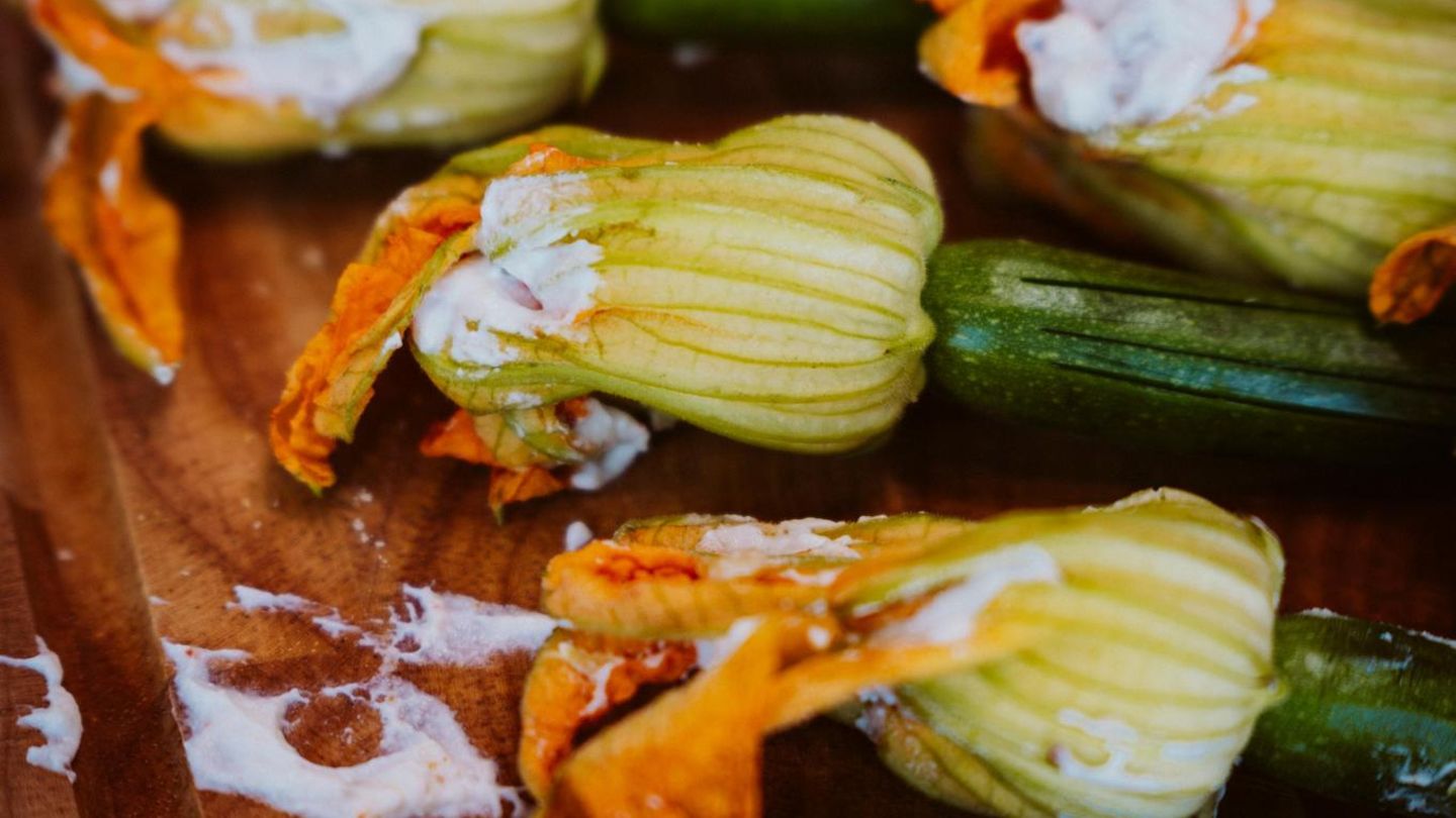 Zucchiniblütenpracht, gefüllt mit Ricotta