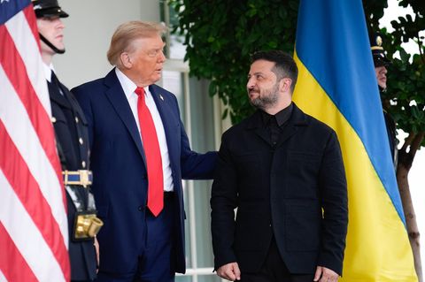 Donald Trump begrüßt den ukrainischen Präsident Wolodymyr Selenskyj
