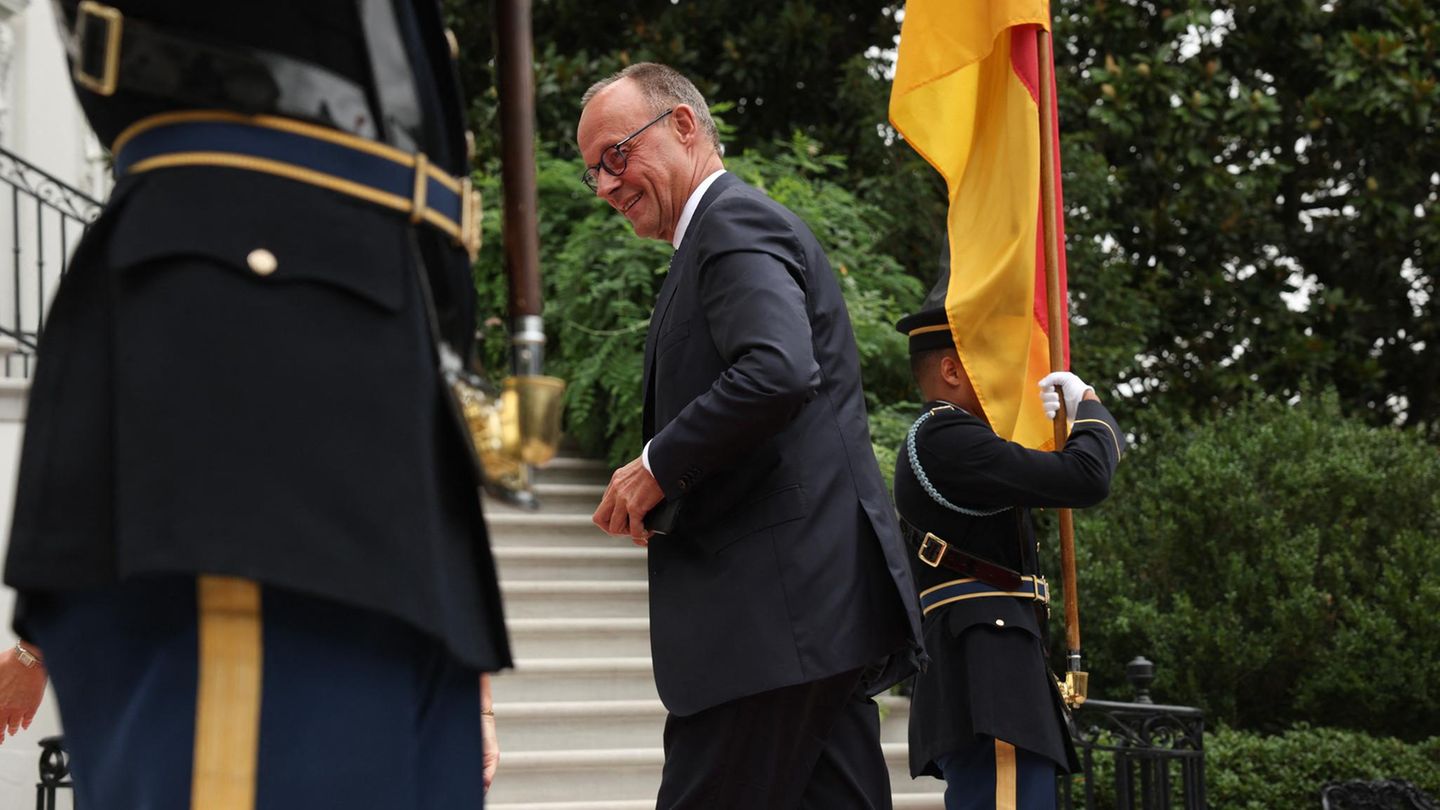 Ein Kanzler auf der Weltbühne: Friedrich Merz bei Ankunft am Weißen Haus