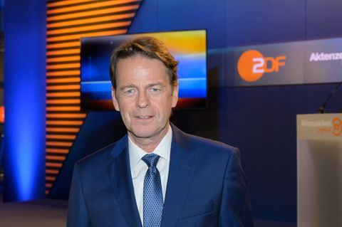 Rudi Cerne im Studio von "Aktenzeichen XY"