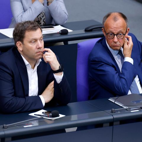 Friedrich Merz and Lars Klingbeil on the government bank