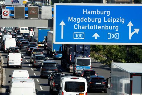 Stau auf Autobahn in Berlin