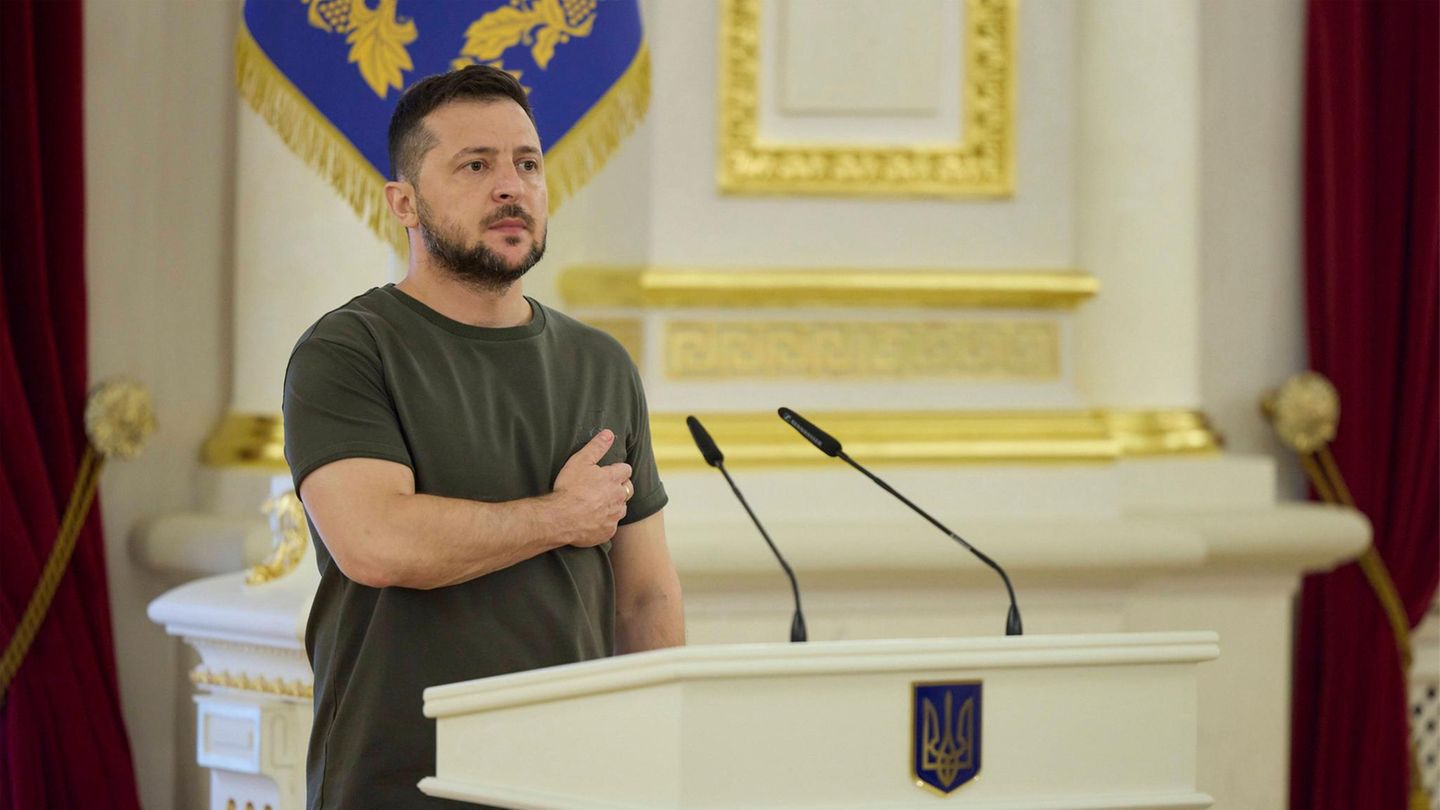 Selenskyj mit grünen Armyshirt