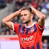 Bundesliga: Heidenheims Leonardo Scienza schlägt die Hände über dem Kopf zusammen