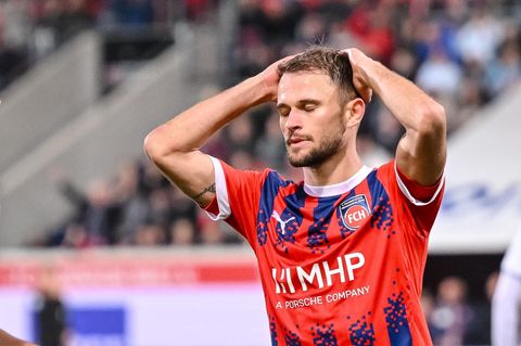 Bundesliga: Heidenheims Leonardo Scienza schlägt die Hände über dem Kopf zusammen