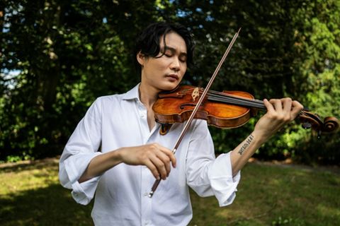 Violinist Inmo Yang spielt die "Carrodus"-Geige