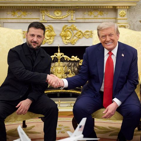 Ukraines President Wolodymyr Selenskyj shakes the hand of US President Donald Trump