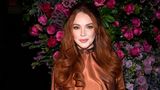 Lindsay Lohan posiert vor Rosen