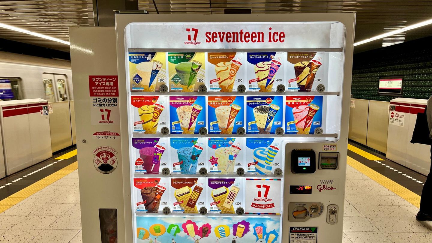 Ein Automat für Eiscreme in einem U-Bahnhof