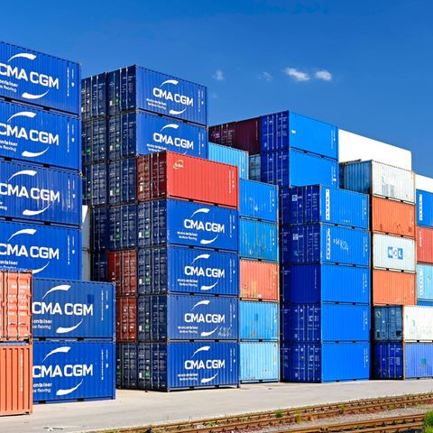 Gestapelte Container am Hamburger Hafen: Trump hat die Zölle erhöht