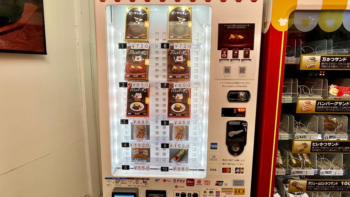 Ein Automat für Fleisch und Würstchen in Chiyoda