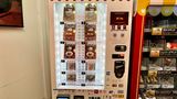Ein Automat für Fleisch und Würstchen in Chiyoda