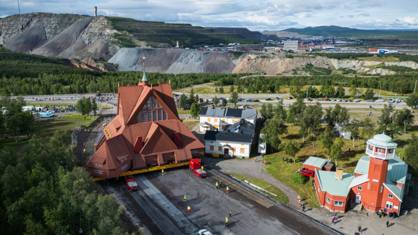 Die Kirche von Kiruna unterwegs zu ihrem neuen Standort