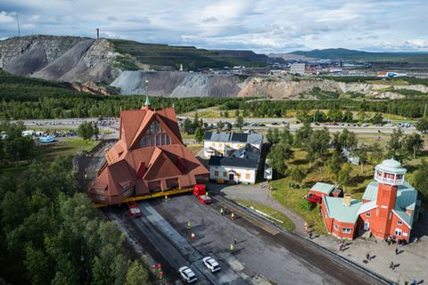 Die Kirche von Kiruna unterwegs zu ihrem neuen Standort