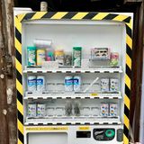 Ein Automat in der Creepy Vending Machine Corner in Chiyoda, Tokio