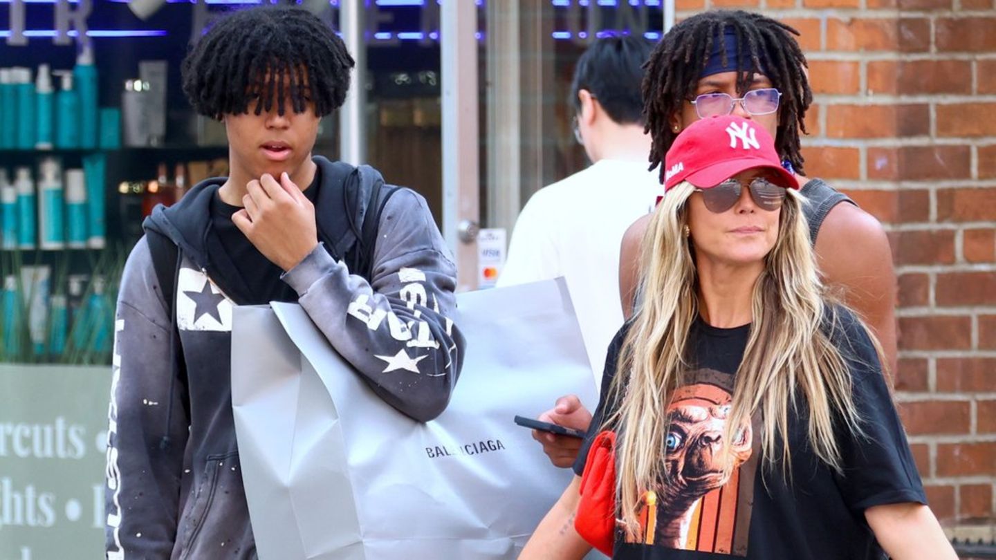 Heidi Klum: She supports Johan in college.