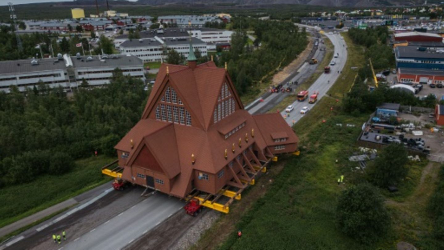 Eine Kirche zieht um Eine Kirche zieht um