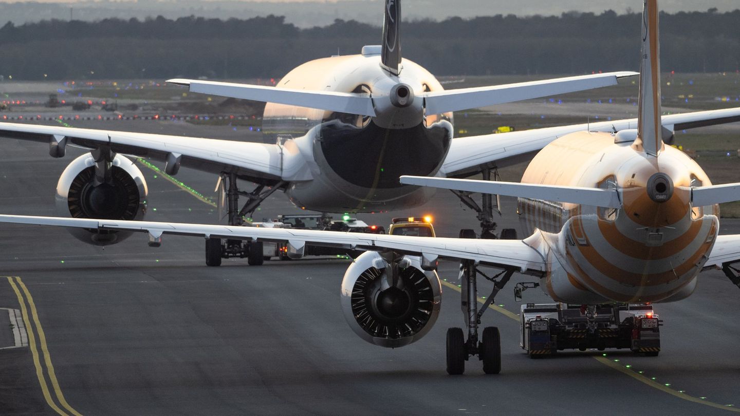 Decision in the constant dispute: Court: Lufthansa does not have to prefer Condor guests