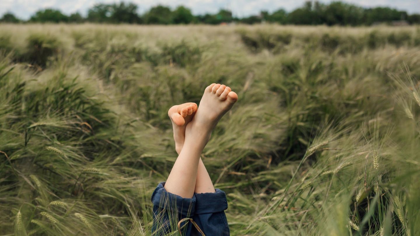 Glückliche Füße:  Barfußschuhe für Kinder: Was ist dran an dem Trend?