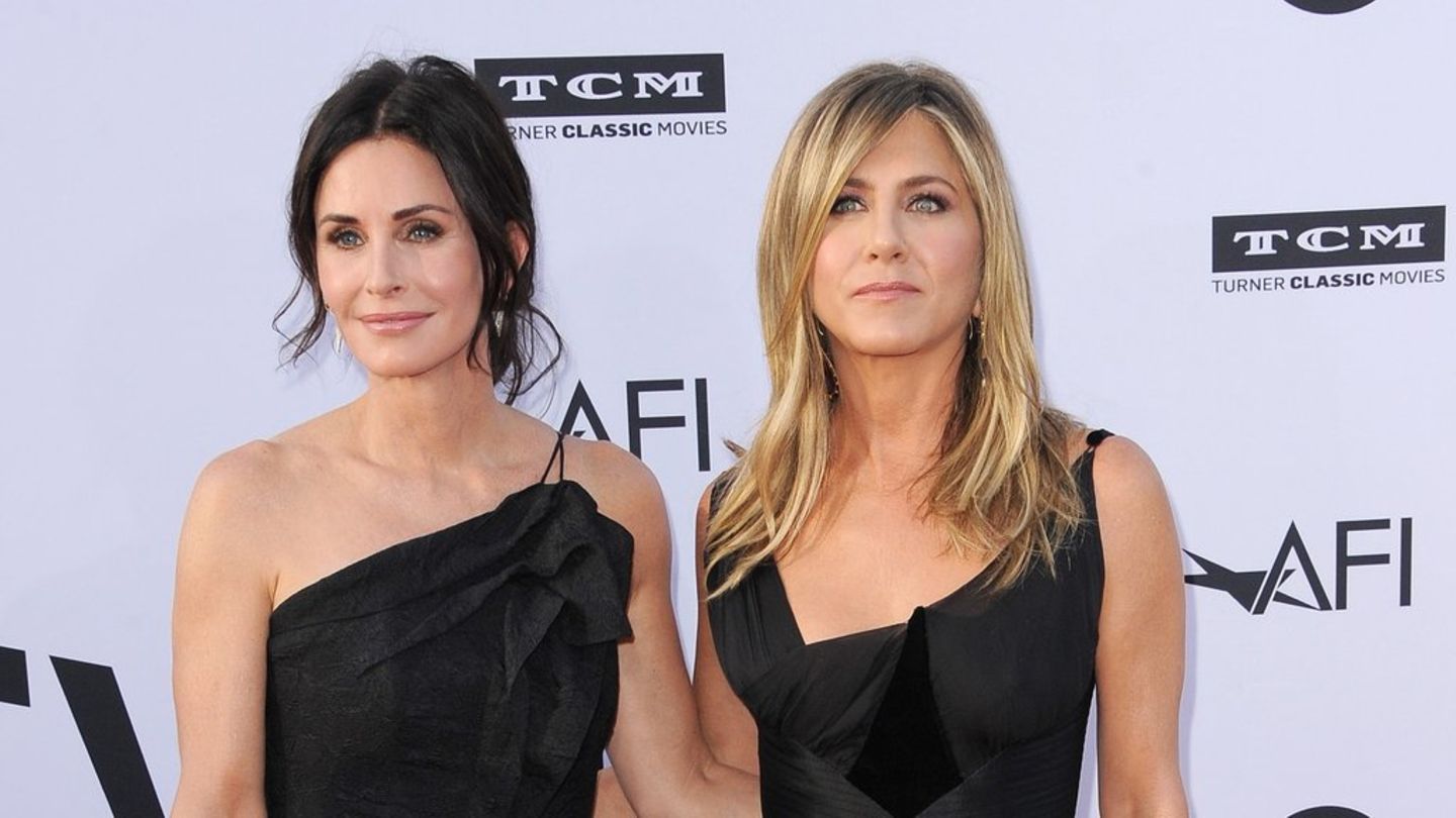 Jennifer Aniston and Courteney Cox: You meet for a double date