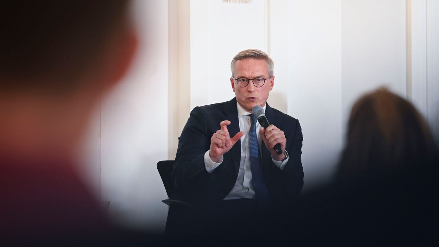 Modern state: Digital Minister urges ministries to reduce bureaucracy