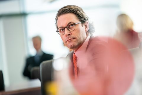 Andreas Scheuer mit erstem Blick