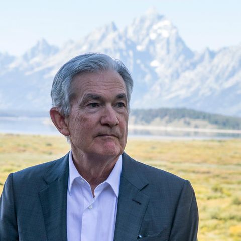 Fed-Chef Jerome Powell vor den Bergen in Jackson Hole in Wyoming