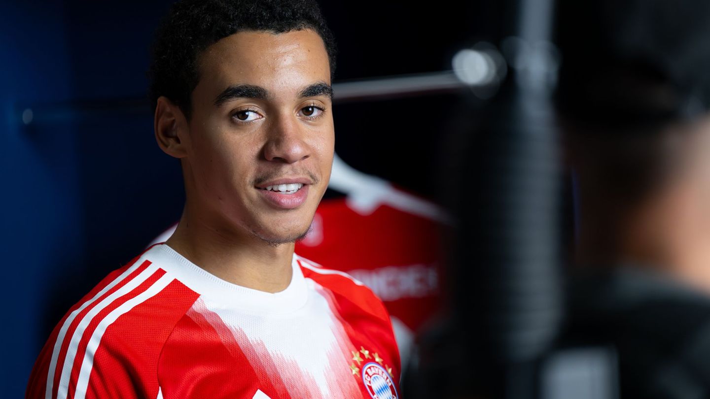 Football star from FC Bayern: Jamal Musiala: Fan selfie wishes are reminiscent of childhood