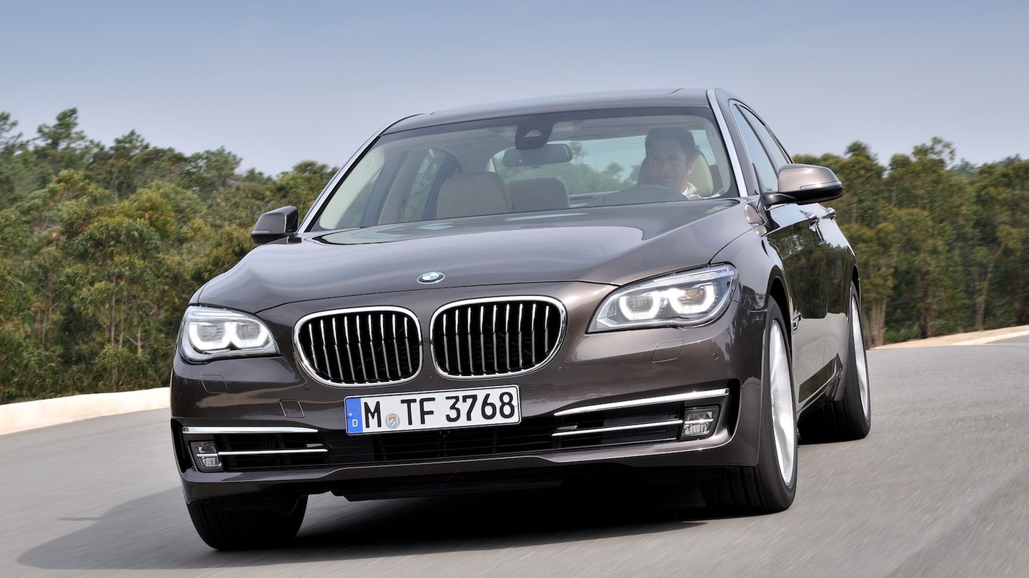 Modell BMW 760i in Fahrt