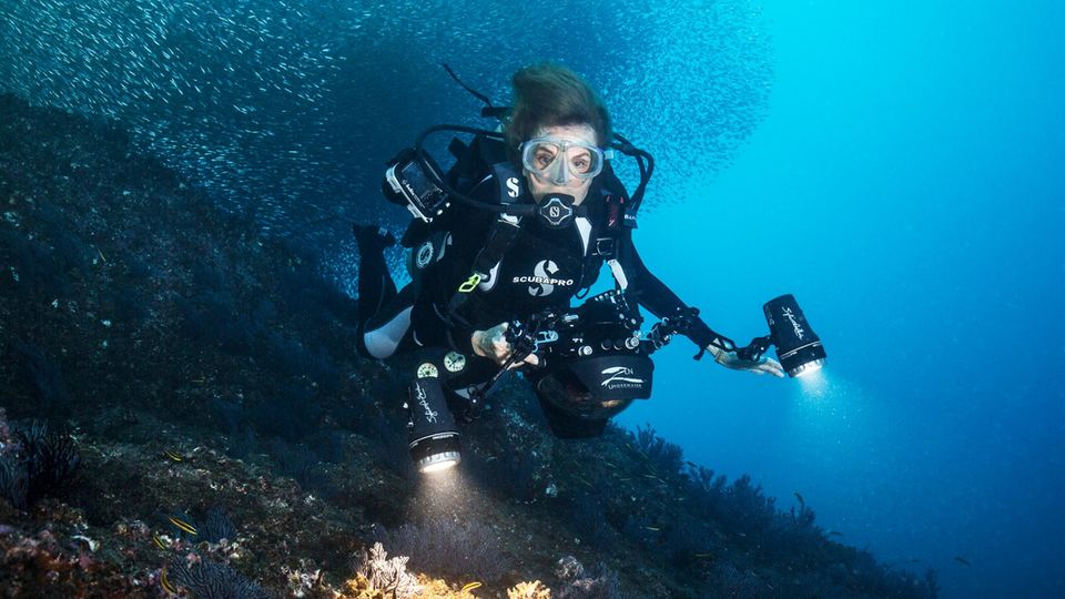 Rolex: Oceanologist Sylvia Earle under water during her work