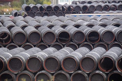 Nicht verbaute Rohre für die Ostsee-Gaspipeline Nord Stream 2 werden auf dem Gelände des Hafens Mukran gelagert