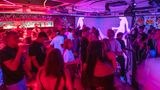 Gerade noch so im Mittelfeld. 37 Clubs und 463 Bars (mit Viersternebewertung). Das Bier kostet durchschnittlich 5 Euro, Cocktails 13 Euro (im Bild der Harry-Klein-Club)