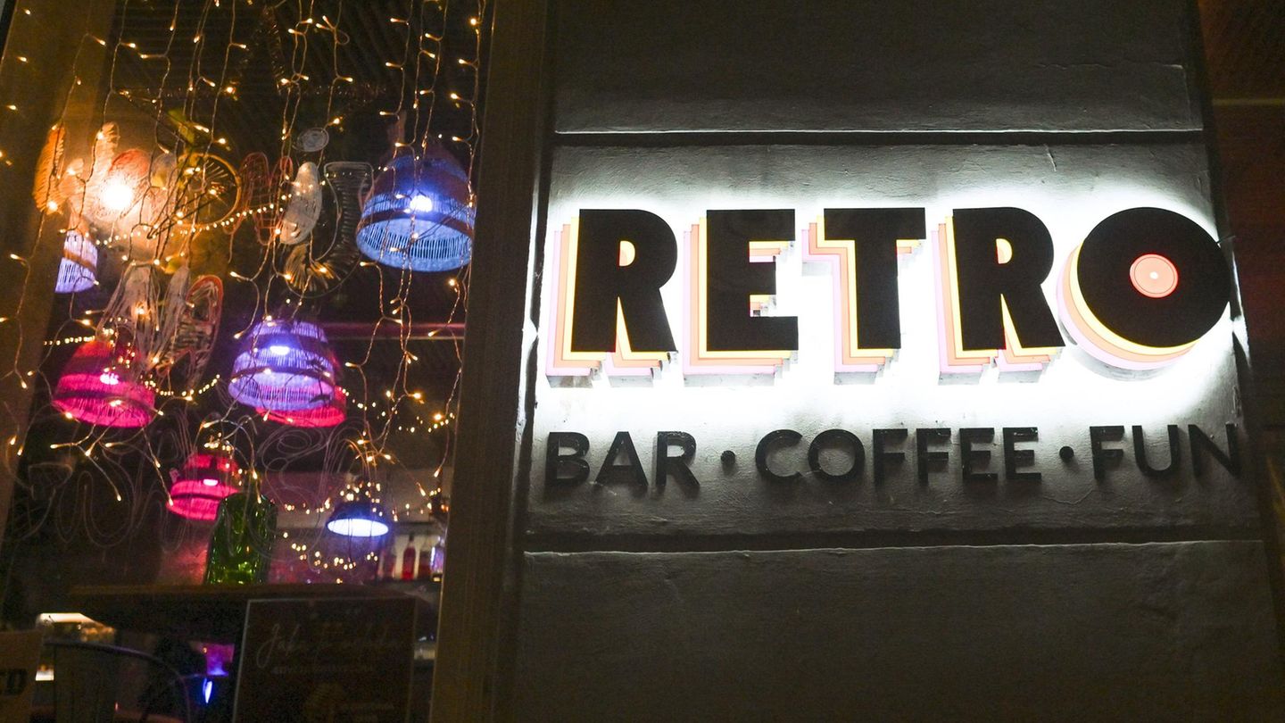 Überraschung in den Top Five. 24 Clubs und 150 Bars (mit Viersternebewertung). Das Bier kostet durchschnittlich 3,50 Euro, Cocktails 10 Euro (im Bild die Retro-Bar)