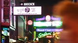 Nicht richtig schlecht, aber auch nicht richtig gut. 44 Clubs und 507 Bars (mit Viersternebewertung). Das Bier kostet durchschnittlich 5 Euro, Cocktails 11 Euro (im Bild die Große Freiheit auf St. Pauli)