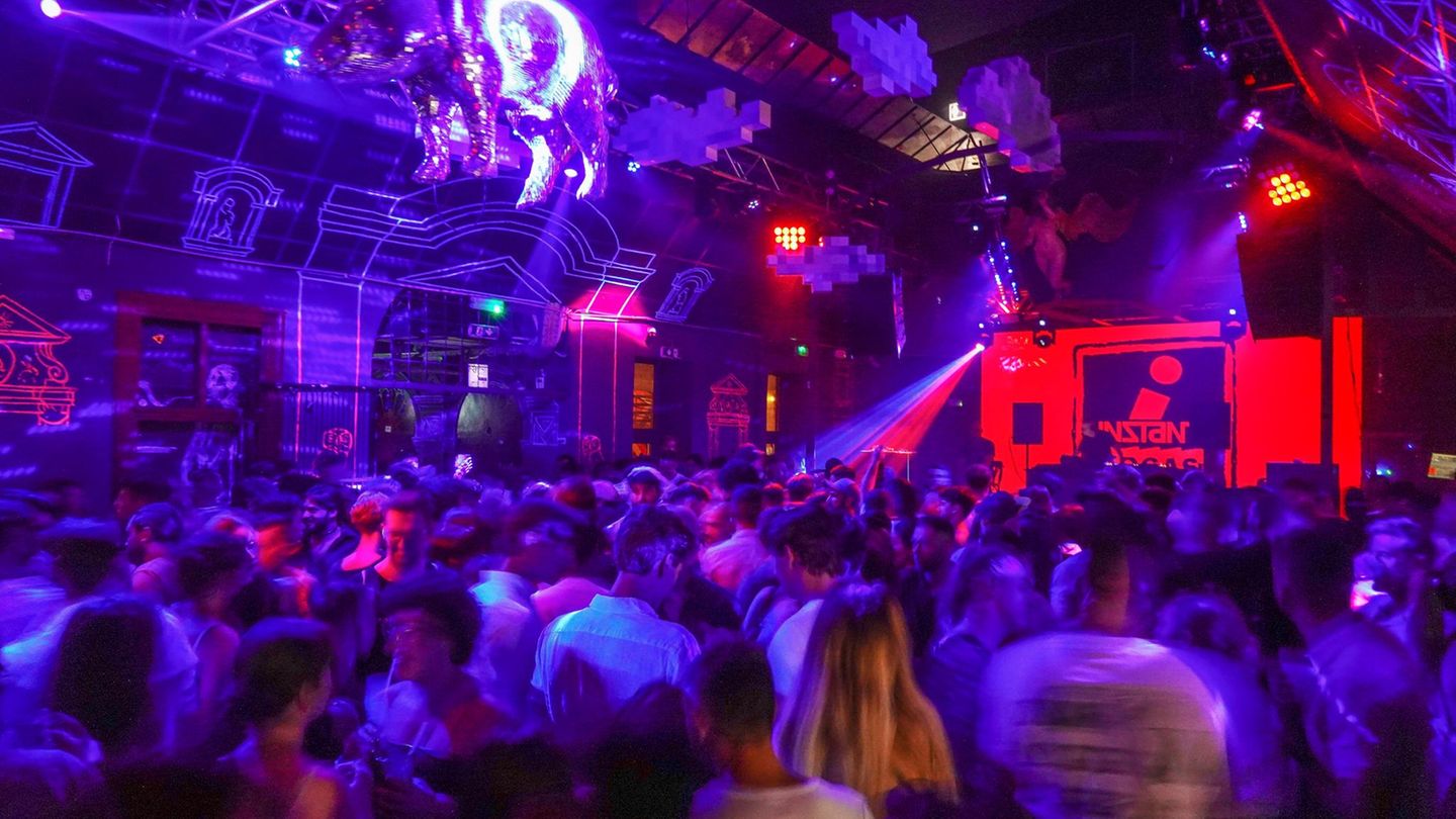 Unangefochtener Spitzenreiter. 60 Clubs und 392 Bars (mit Viersternebewertung). Das Bier kostet durchschnittlich 2,50 Euro, Cocktails 7 Euro (im Bild die Ruin Bar im Instant-Fogas)