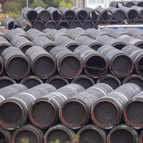 Nicht verbaute Rohre für die Ostsee-Gaspipeline Nord Stream 2 werden auf dem Gelände des Hafen Mukran gelagert