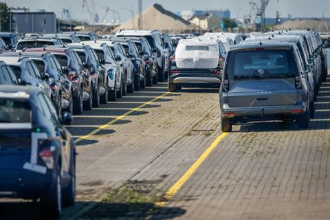 Neuwagen vor der Verschiffung in Bremerhaven