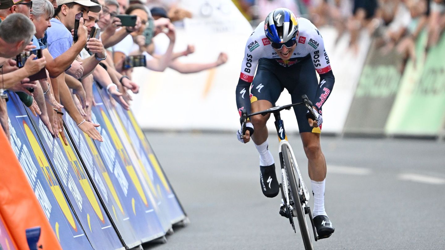 Cycling: Strong gesture: Radstar Lipowitz on D tour as a water carrier