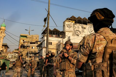 Libanesische Soldaten vor Burdsch al-Baradschneh