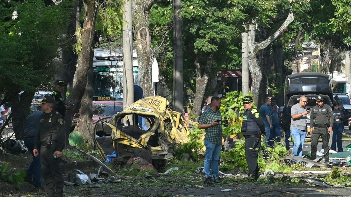 Kolombiya'da araba bombasının patlamasından sonra beş ölü ve 36 yaralı