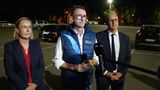 Reinhold Jost spricht in Völklingen im Saarland mit Reportern